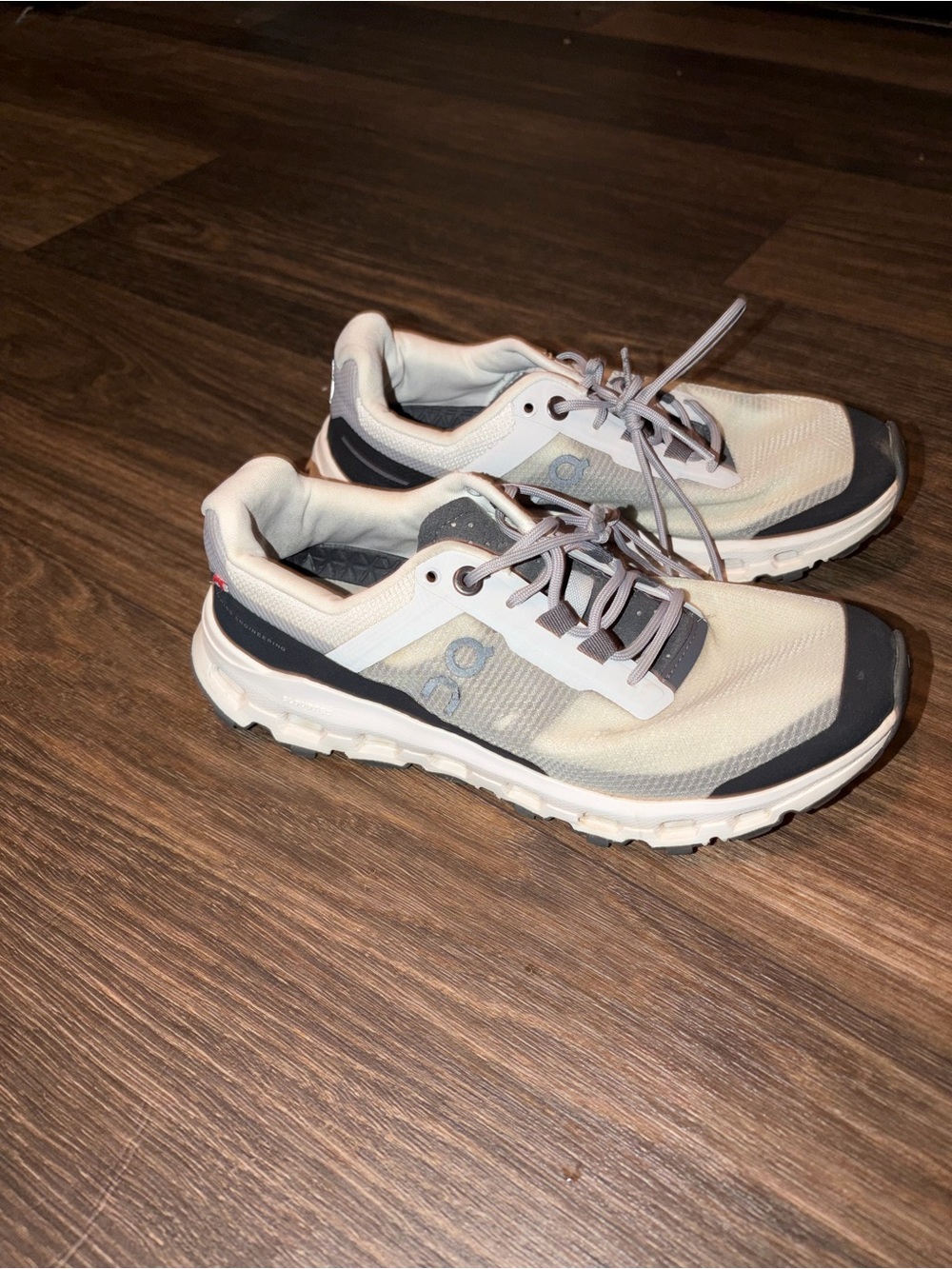 On Running Women's Trail Runners - Light Gray and Black
